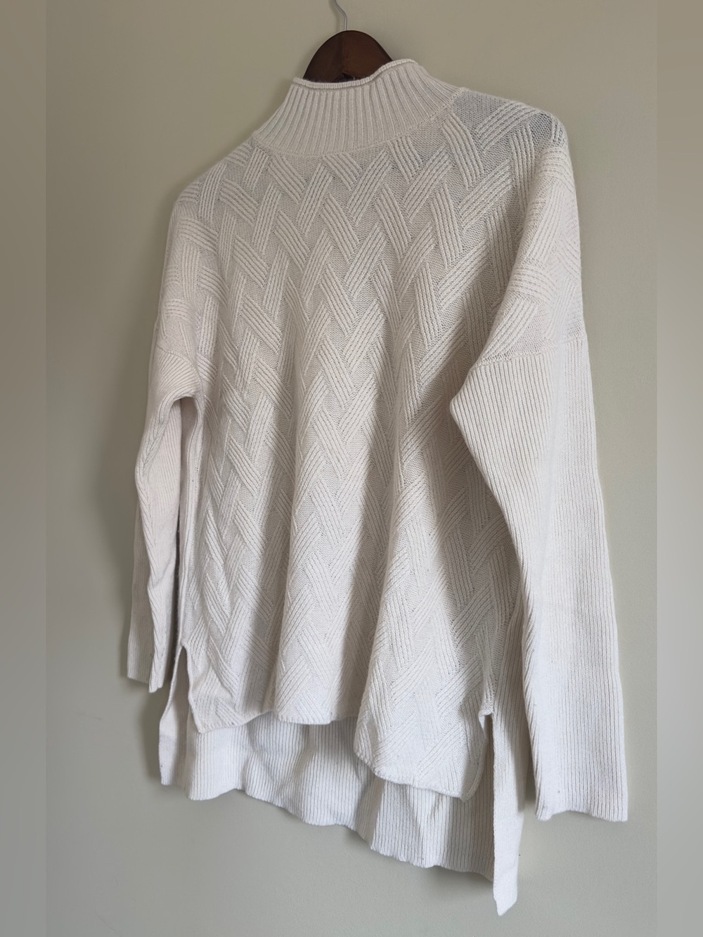 MaxMara 100% Cashmere Textured Mockneck Sweater in Cream